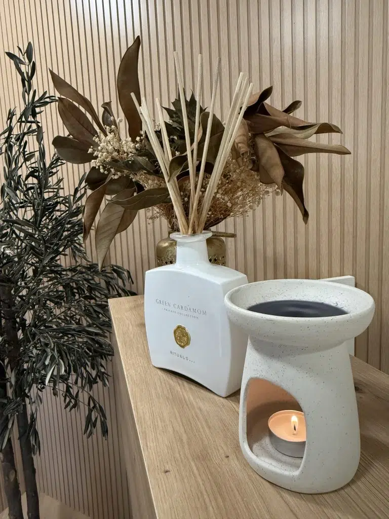 Detalle de aromaterapia en centro de terapias alternativas y relajación